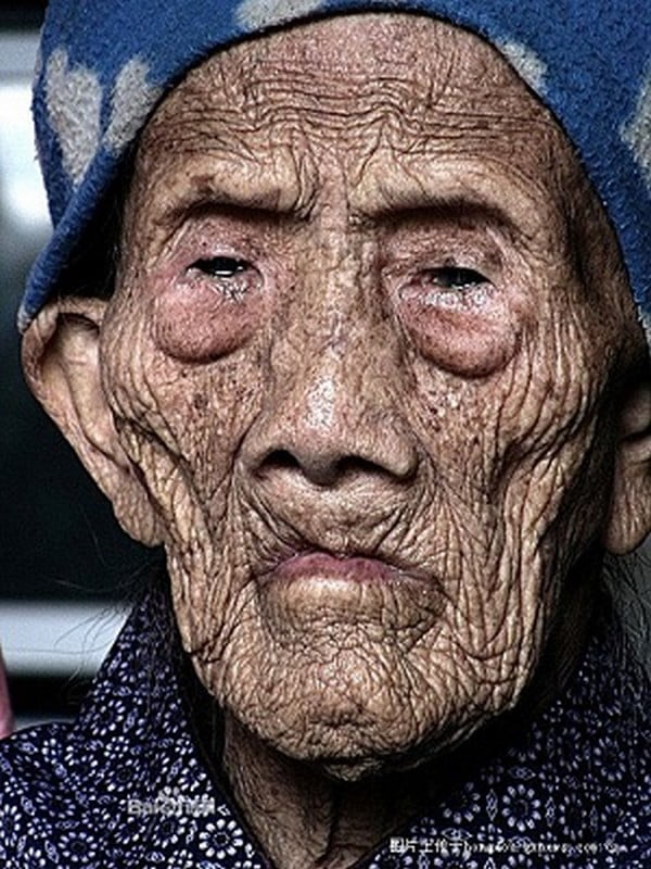 Le plus vieil homme du monde, âgé de 256 ans, révèle les secrets de sa longévité.