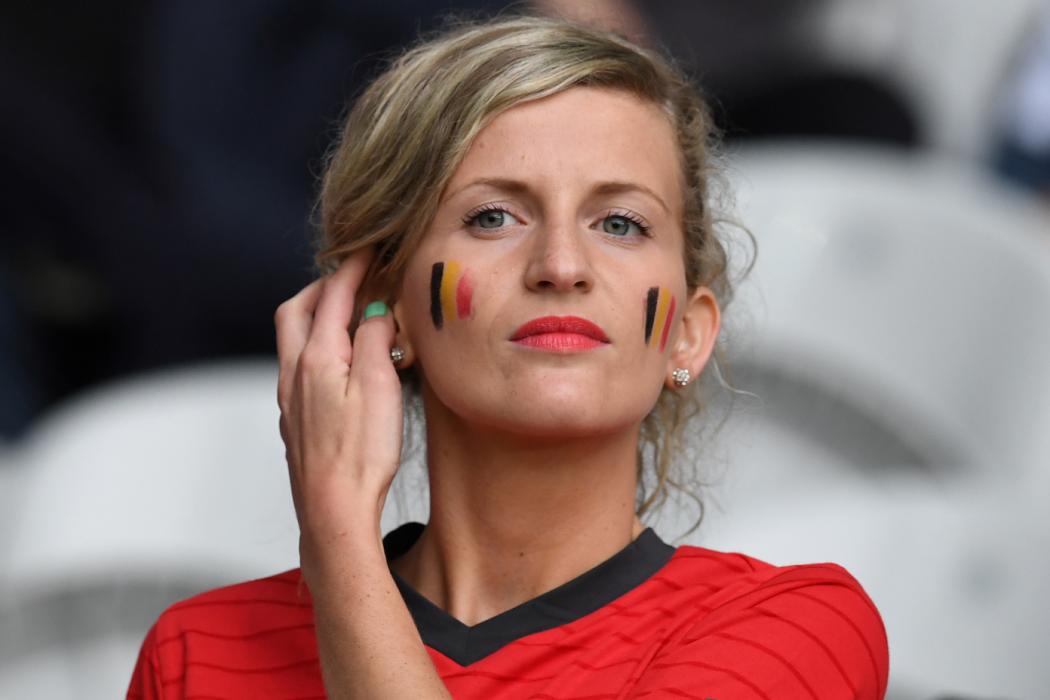 A Belgium supporter poses ahead the Euro 2016 quarter-final football match between Wales and Belgium at the Pierre-Mauroy stadium in Villeneuve-d'Ascq near Lille, on July 1, 2016. / AFP PHOTO / PAUL ELLIS
