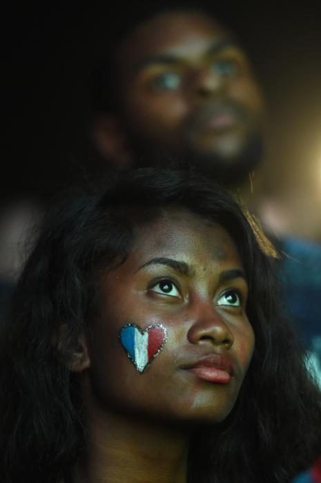 France supporters look on during the Euro 2016 final football match between Portugal and France at the Marseille Fan Zone, on July 10, 2016. / AFP PHOTO / BORIS HORVAT