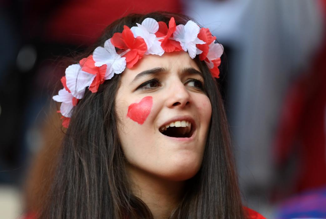 A supporter cheers prior to the Euro 2016 group D football match between Spain and Turkey at the Allianz Riviera stadium in Nice on June 17, 2016. / AFP PHOTO / BORIS HORVAT