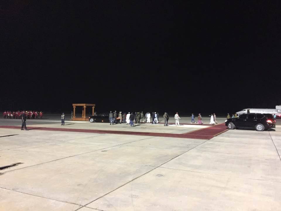 Vidéo: Yaya Jammeh vient à l’instant d’embarquer dans l’avion. Regardez!