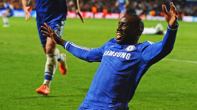 (13) Photos: But de Demba Ba: Revivez en images l’immense joie des joueurs de Chelsea… Regardez