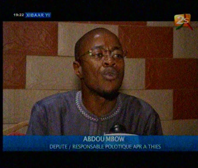Vidéo: Le député Abdou Mbow tire sur Wade Regardez