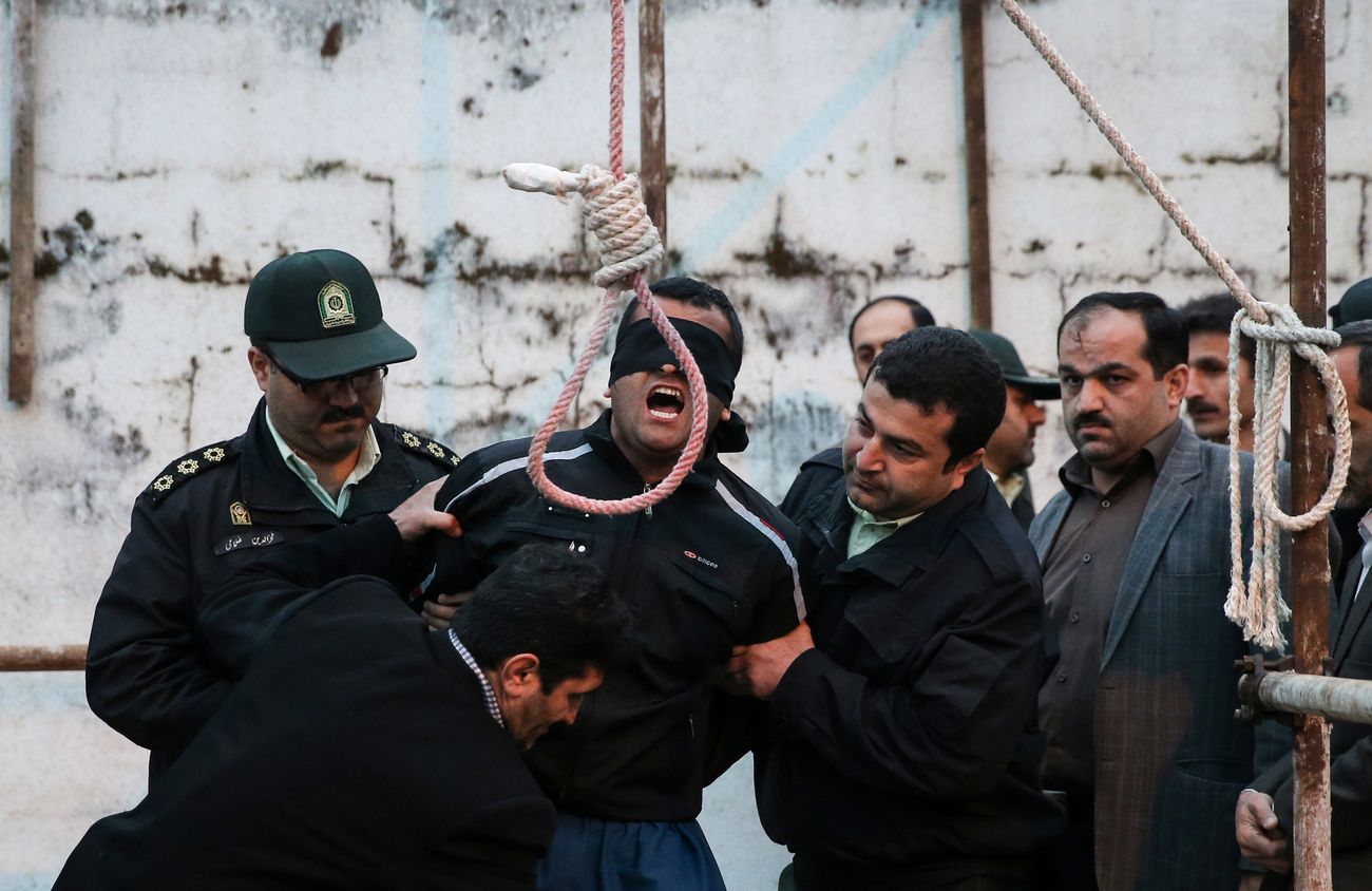 (10 photos) Le condamné à mort iranien gracié à quelques secondes de son exécution