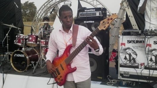 Pape Dembel Diop ex bassiste du Super Diamono: « Pourquoi j’ai quitté Omar Pène »