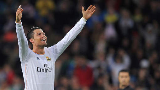 Ronaldo joie main levé