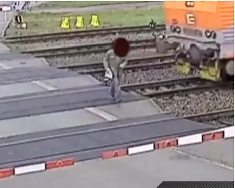 Vidéo: cet homme a failli être écrasé par le train… Regardez