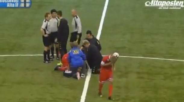 Il se blesse avant le démarrage d’un match, c’est la blessure la plus stupide sur un terrain de foot. Regardez
