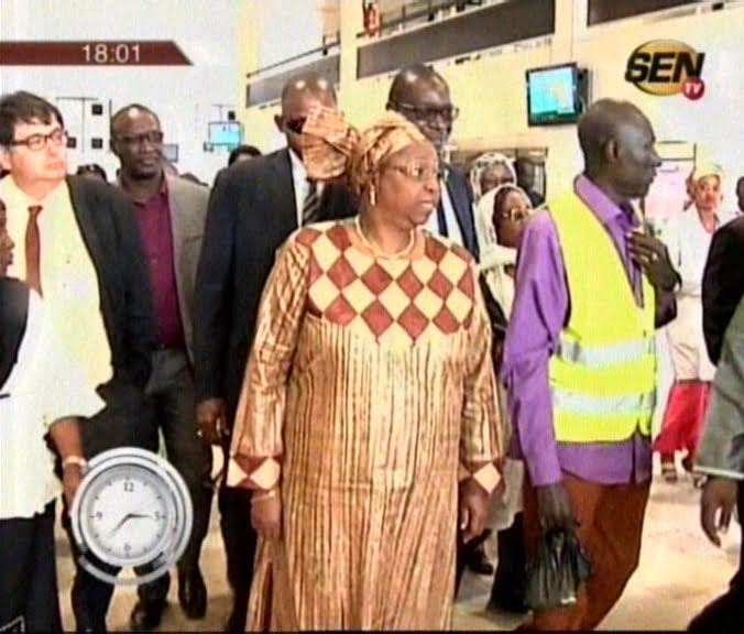 Vidéo Ebola : Awa Marie Coll Seck Visite Le Dispositif Au Port Regardez