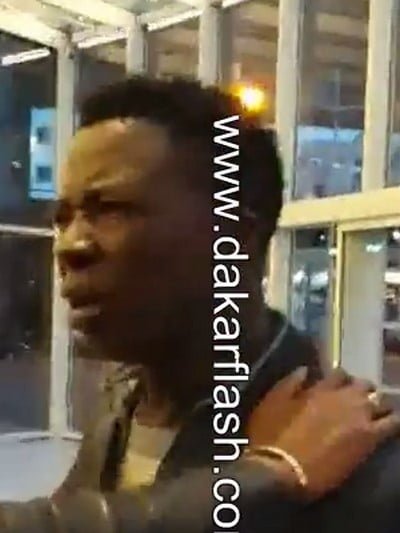 Vidéo: Séllé Mbaye présente ses excuses à Waly Seck jusqu’à en pleurer… Regardez