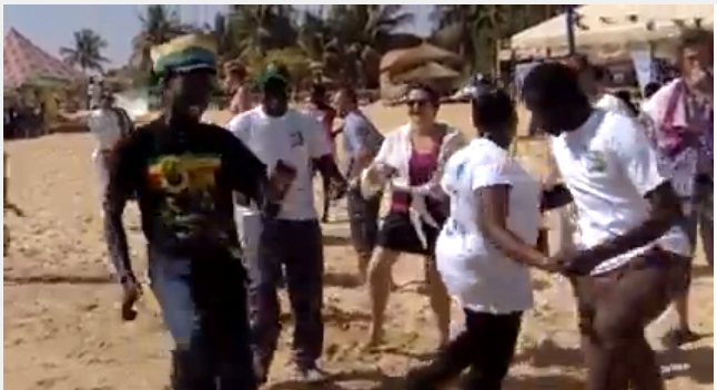 (Vidéo) Happy from Saly. Regardez