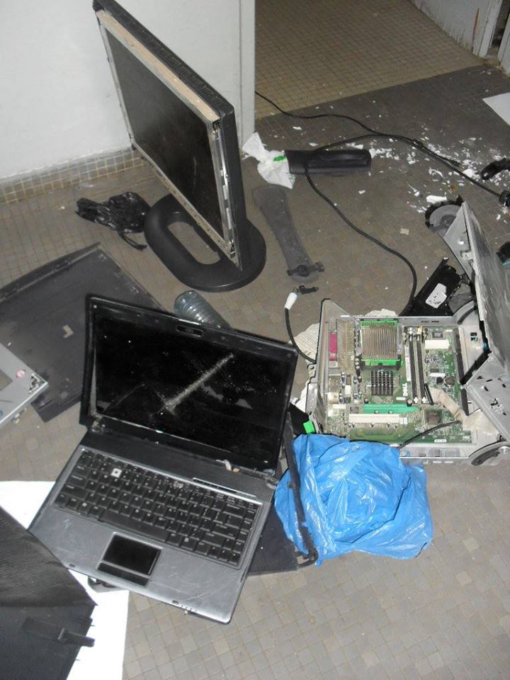 Photos: Comment les policiers ont semé la terreur dans les chambres d’étudiants