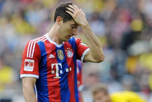 Bayern évite le pire à Schalke, Hambourg humilié