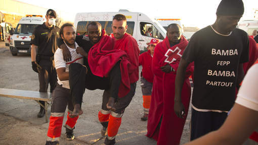 Arrêt sur image- Le migrant sénégalais parmi les 2500 secourus, trahi par son tee-shirt