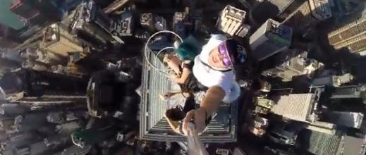 Vidéo : Un selfie vertigineux à… 346 métres de haut !