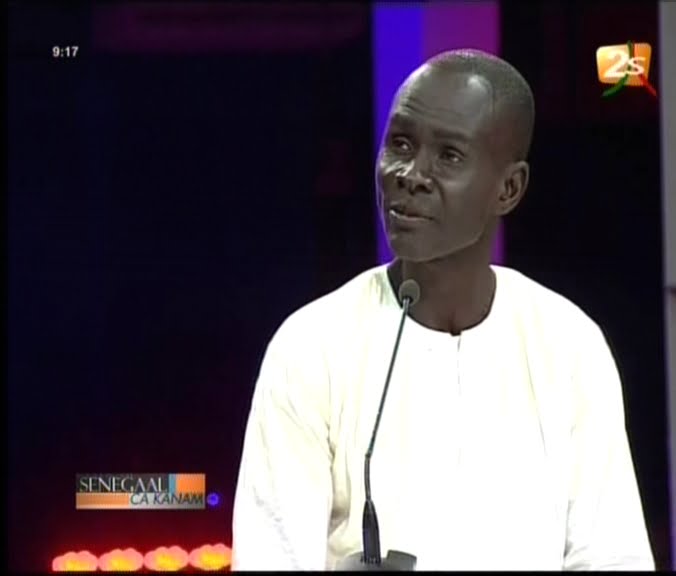 Vidéo: Cet homme dit avoir trouvé la remède contre la maladie d’Ebola. Regardez