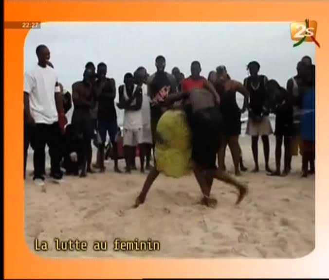 Vidéo: Bantamba images du jour la lutte au feminin : Regardez