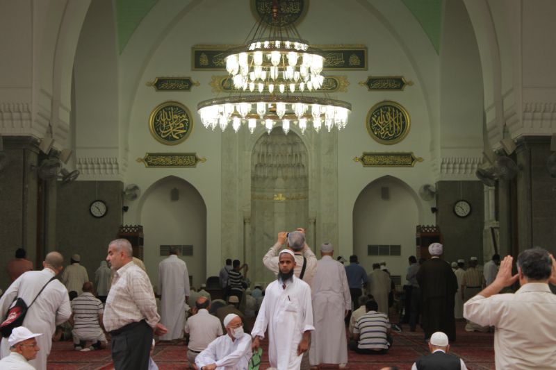 Vidéo : Pris en flagrant délit de vol à l&rsquo;intérieur de la sainte mosquée de Médine en Arabie Saoudite