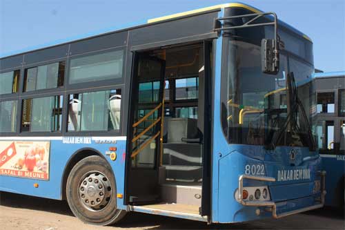 Guérilla urbaine ou révolte d’étudiants: un bus neuf de DDD brûlé sur l’avenue Cheikh Anta Diop