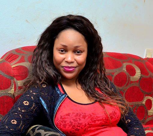 (2) Photos sans maquillage de Guigui. Regardez