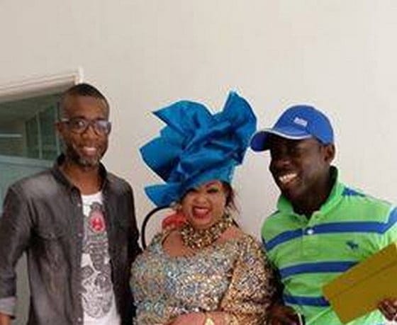 Photo: Deguéne Chimére souriante avec Boub&rsquo;s et Bouba Ndour. Regardez