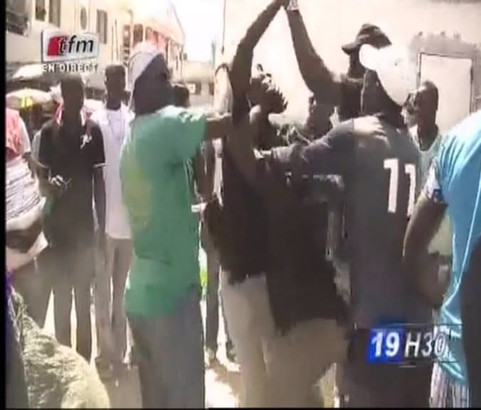 Vidéo:  Hlm- les agents de la mairie se Battent entre eux . Regardez
