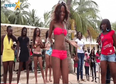 Vidéo: Thiakhagoune Trés Trés Show à la plage… Regardez