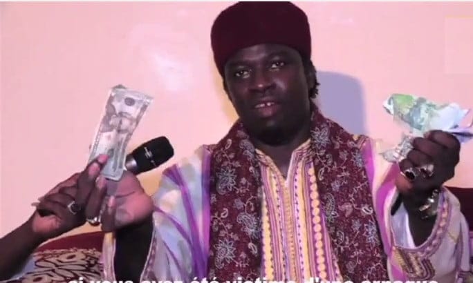 Vidéo: il démontre comment les charlatans multiplient l’argent… Regardez