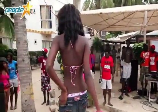 Vidéo: la miss défile en mini short… Regardez