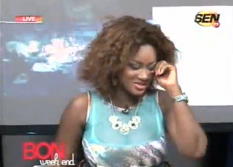 Vidéo: un rappeur handicapé fait pleurer Adja Astou en direct… Regardez