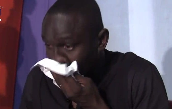 Vidéo: Pape Diouf fond en larmes lors de la présentation de son nouvel album. Regardez