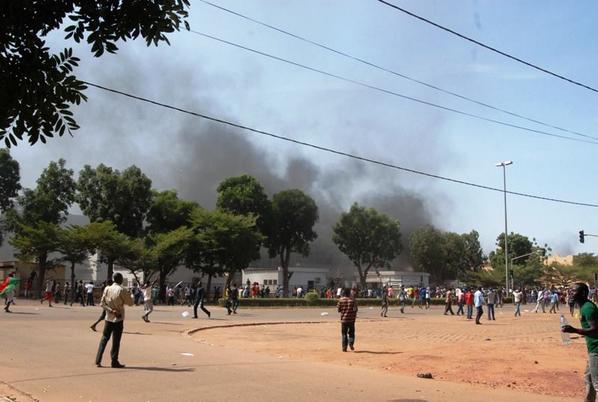 Photos: L’assemblée nationale Burkinabé saccagée à ce matin