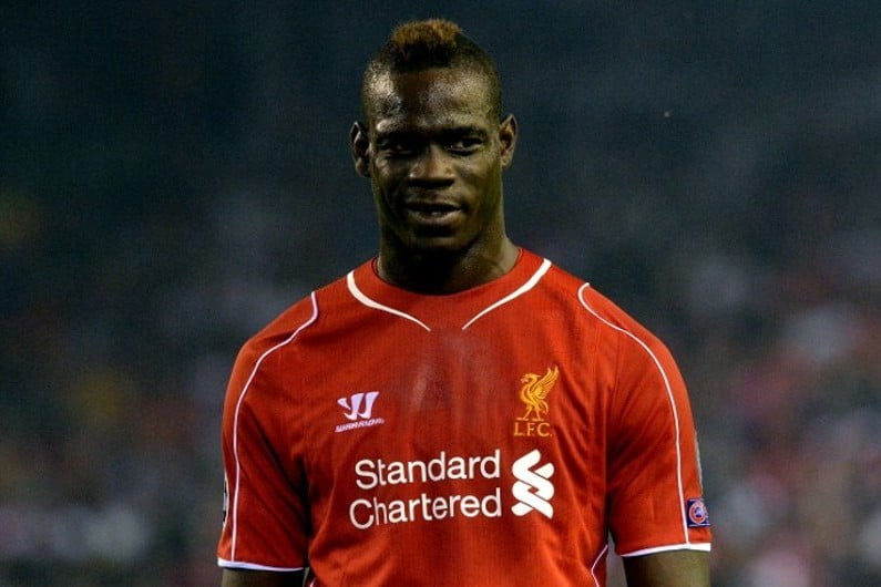 Vidéo :Balotelli échange son maillot avant la fin du match…Regardez :