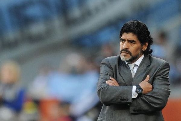 Maradonna dément avoir frappé sa copine