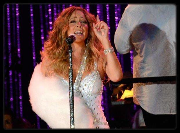Tournée Japonaise : Mariah Carey pète les plombs en plein concert et insulte son ex copain.