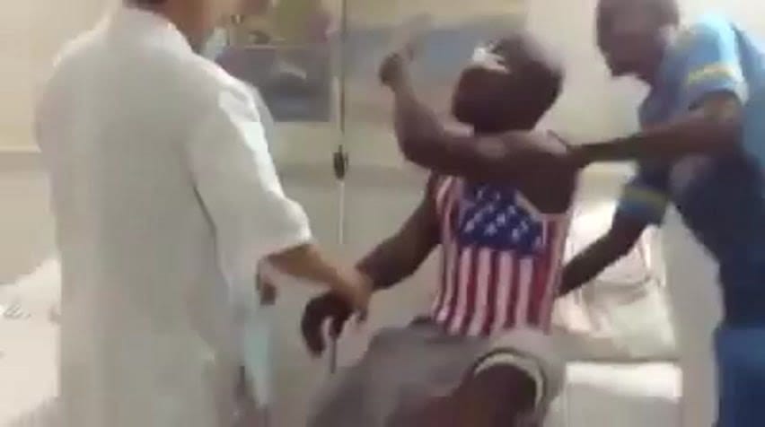 Vidéo: Cet homme a peur de la piqûre, Regardez: