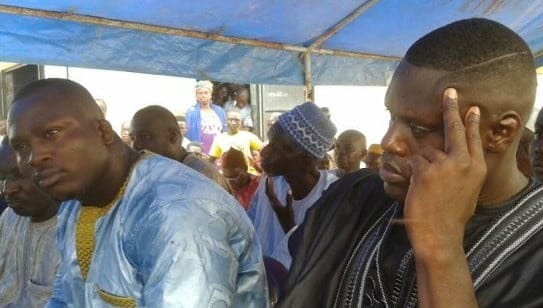Photo: Modou Lo et Tyson aux funérailles de la mère de Yekini. Regardez