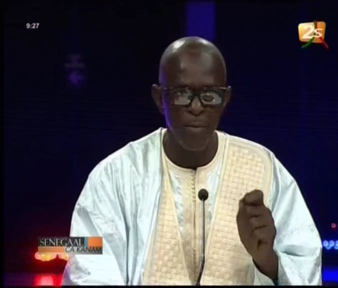 Vidéo: Fallou cisse le vieux rappeur, clash Les jeunes filles. Regardez
