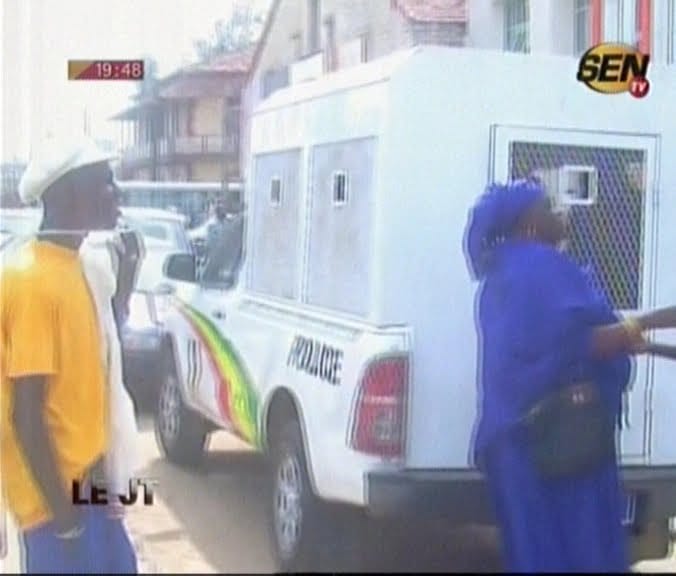 Vidéo: Tension à  la mairie de Rufisque – Des agents reclament leur salaire. Regardez