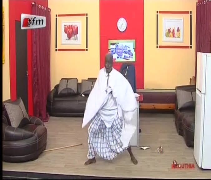 Vidéo: à mourir de rire: Kouthia en mode Farba Ngom… Regardez