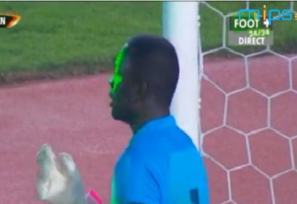 (Photo) du laser pointé sur les yeux de Bouna Coundoul. Regardez