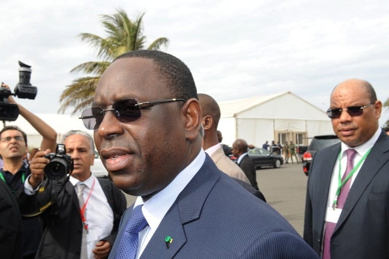 Macky Sall : « Les gens disent que mon bras est coupé ici… » (que je suis pingre)