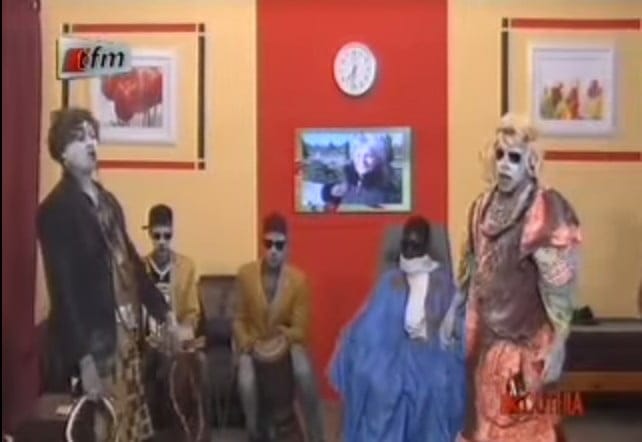 (Vidéo) Kouthia Show: Abdoulaye Wade chez les parents de Viviane Wade. Regardez