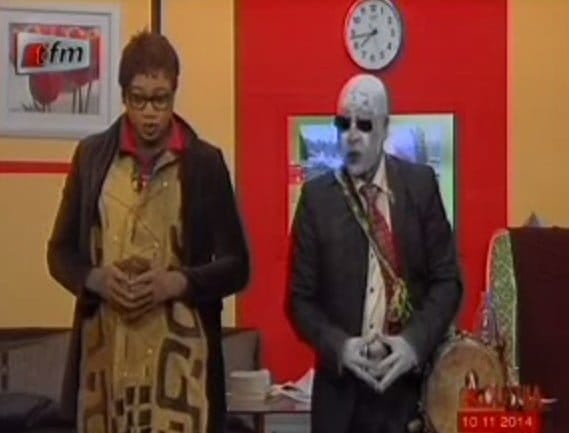 (Vidéo) Fou rire: les griots toubab de Karim Wade… Regardez