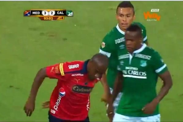Vidéo: il fait un geste technique qui énerve ses adversaires. Regardez