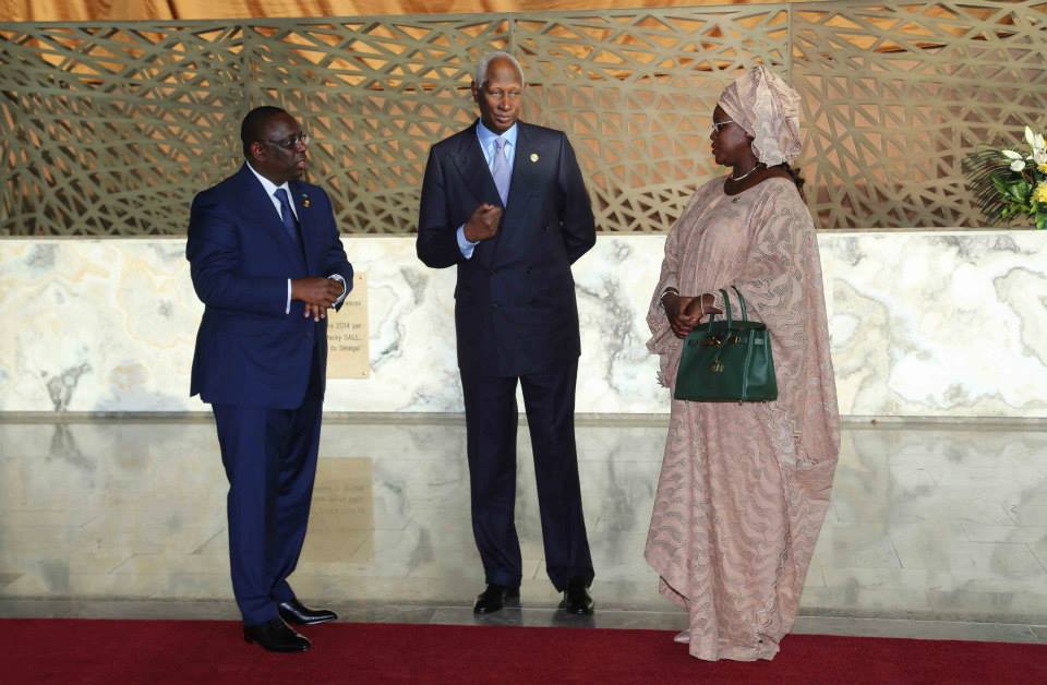 Arrêt  sur image Abdou Diouf, Macky Sall et son épouse Maréme Faye Sall