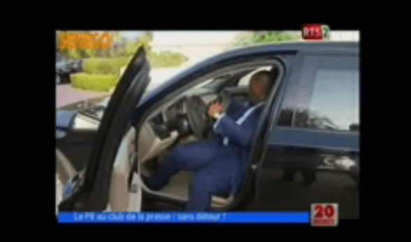 Video: Au Palais, le président Macky conduit lui-même sa voiture Regardez