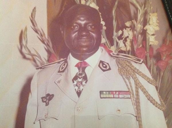 Général Louis Tavrez Da Souza dément Abdou Diouf