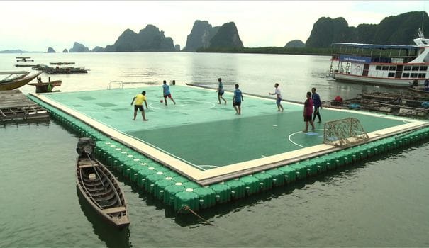 [Vidéo] Un terrain de foot flottant en Thailande. Regardez