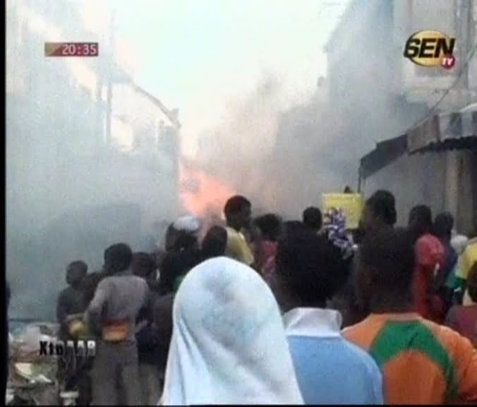Vidéo: Incendie au marché de Rufisque : la mairie indexée. Regardez
